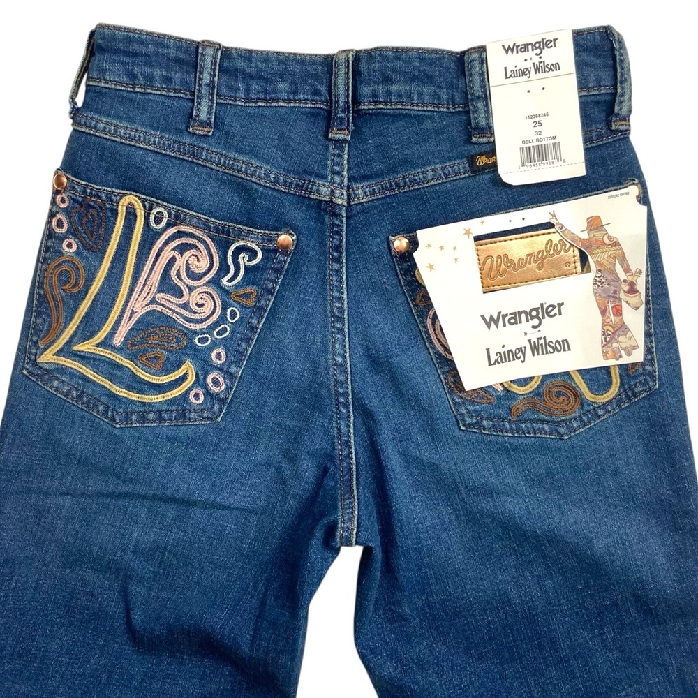 NWT Wrangler x Lainey Wilson Wildflower Embroidered Jeans Bell Bottom 25 - Picture 7 of 15
